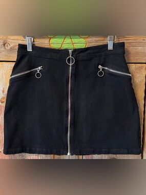 Signature8 Black Zip-Front Mini Skirt with Ring Pulls size large